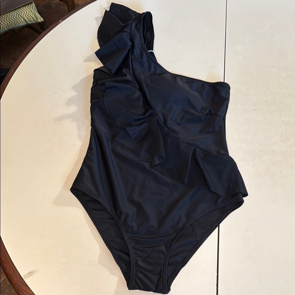 Verano Playa Black One-Shoulder Swimsuit with Ruffle Detail Small